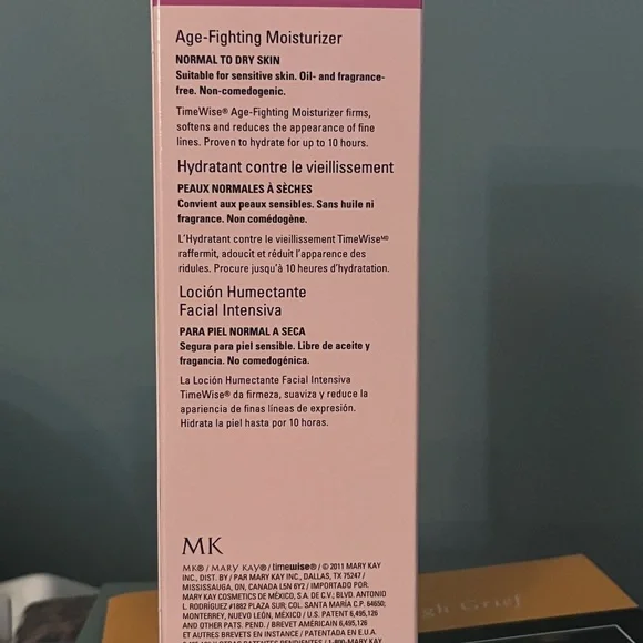 Mary Kay Timewise Age-Fighting Moisturizer - Normal to Dry Skin - Picture 2 of 3
